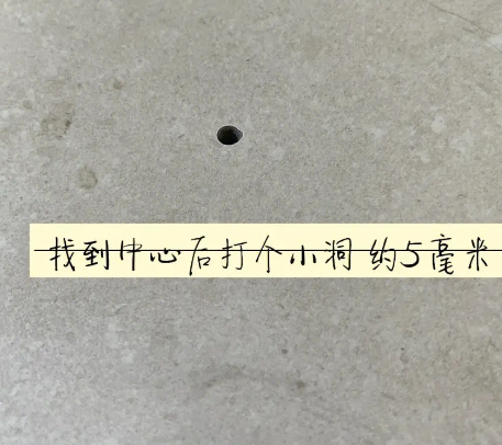 萨迦瓷砖空鼓维修公司专业解答在瓷砖铺贴过程中，如果砂料搅拌不均匀，将会带来以下问题