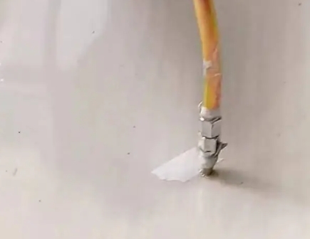 萨迦瓷砖空鼓维修公司专业解答在瓷砖铺贴过程中，如果使用的砂料过粗（如全部使用了粗砂），可能会导致以下问题